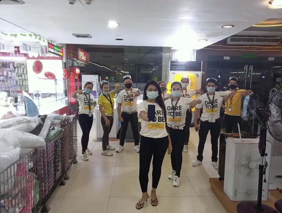 realme store team in Dare to Be shirts